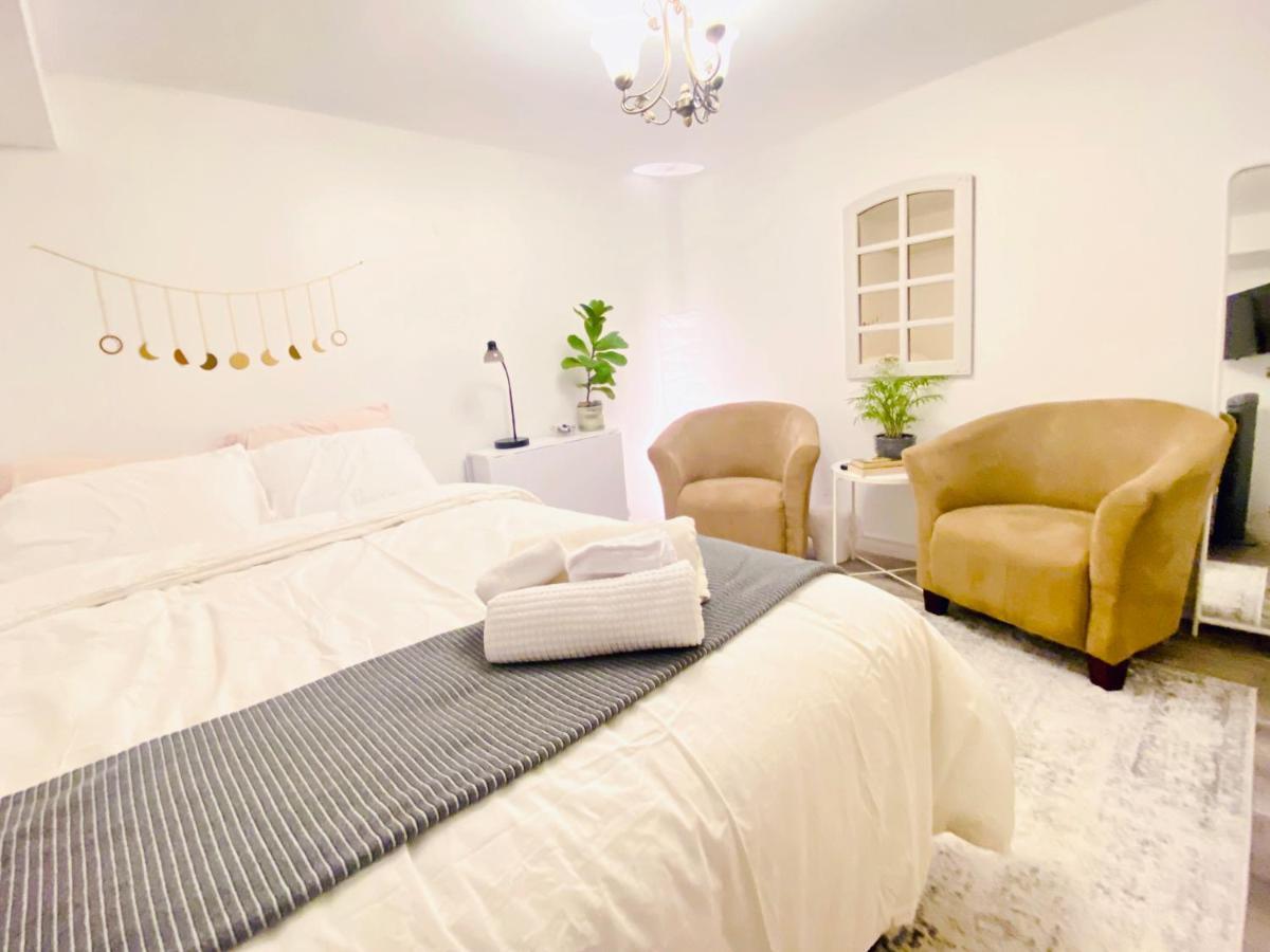 Toronto Bed & Breakfast - Free Parking Dış mekan fotoğraf
